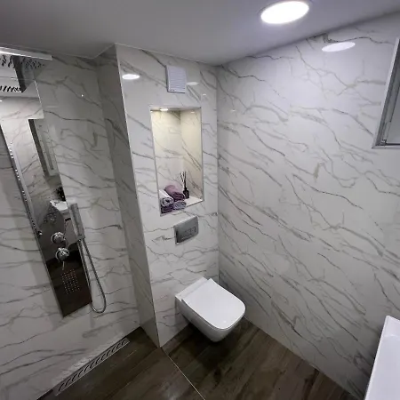 Diamond Lux 3 Apartment