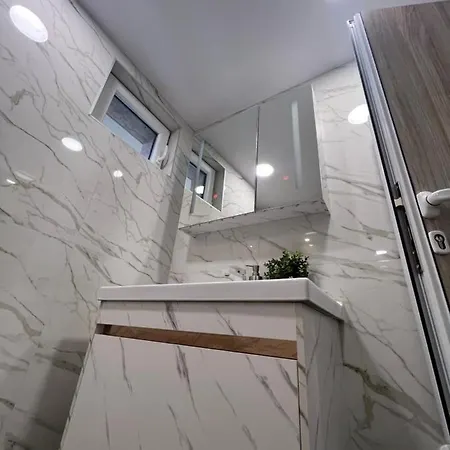 Diamond Lux 3 Apartment *